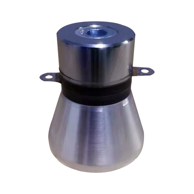 超声波塑料焊接机侧面视图，白色机身配黑色控制面板，焊接头部分清晰可见，整体结构紧凑稳固，适合生产线使用