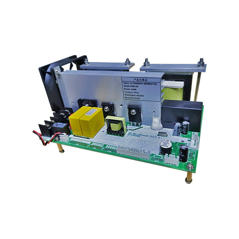 超声波发生器正面视图，黑色金属外壳，前面板有功率调节旋钮和LED显示屏，背面有多个接口，专业工业设计